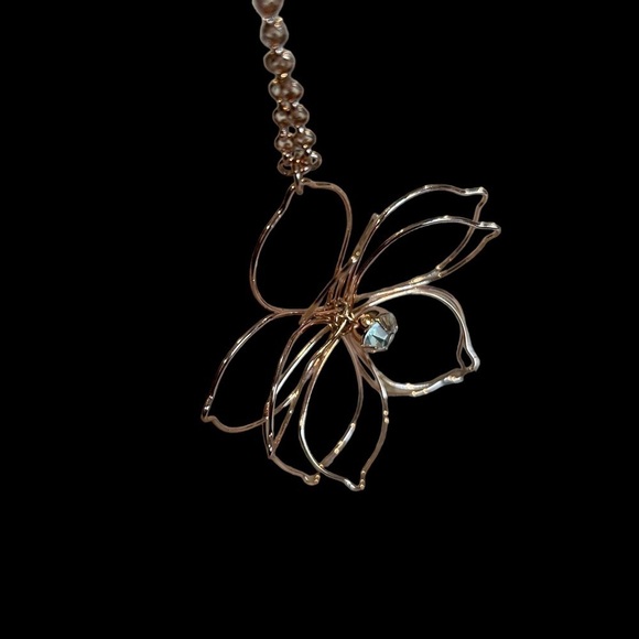 Stephan & Co. Rose Gold Chain & 3D Metal Wire Flower w/ Rhinestone Center Accent - Picture 11 of 16